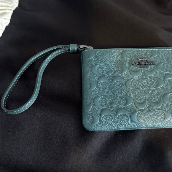 Coach Embossed Dark Green Corner Zip Wristlet
NWOT - Picture 2 of 7